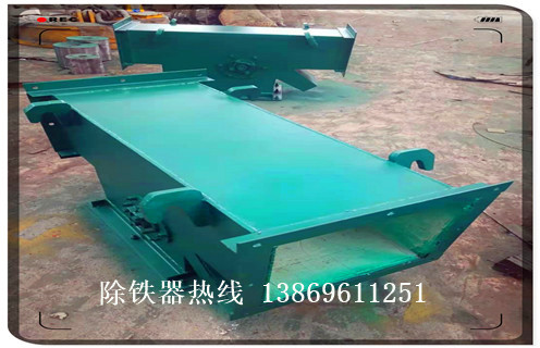 管道除鐵器，管道除鐵器工作原理視頻_遠(yuǎn)力管道除鐵器工作原理視頻12000高斯_可定制工作原理_安裝示意圖